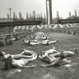 Próba przed pokazem gimnastycznym na Stadionie Olimpijskim