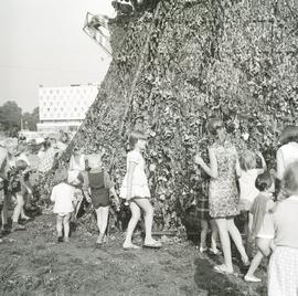 Budowa wieży radości na Placu Dzierżyńskiego