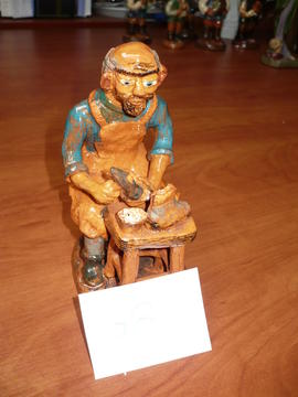 Figurka ceramiczna Szewc