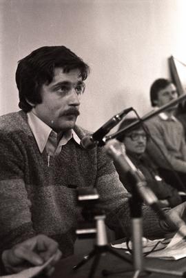 Władysław Frasyniuk i Karol Modzelewski w sali im. W. Nehringa